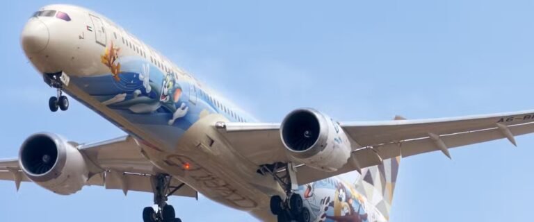 The Engineers' Debate: Why The Boeing 787-10 & Airbus A350-900 Have 5 Key Landing Gear Differences
